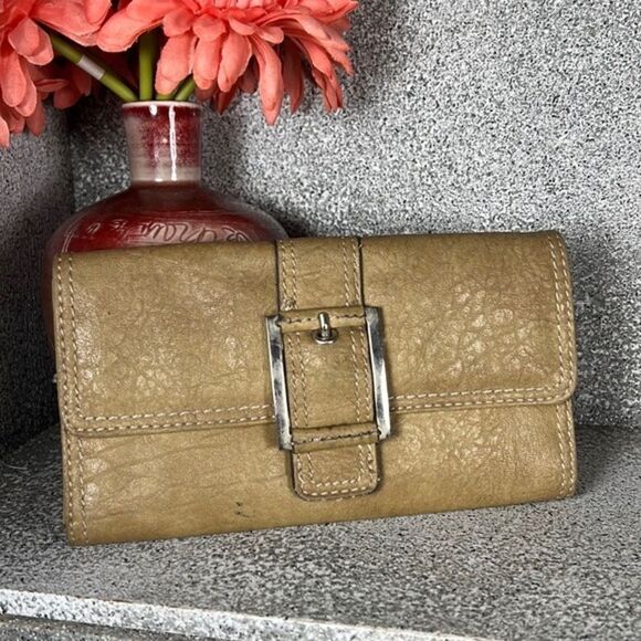 Nine West Leather Large Tan Wallet Buckle - Picture 1 of 4